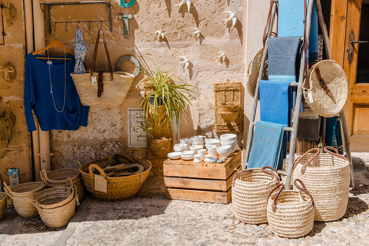 Discovering the Magic of the Pollensa Fair and the Charm of Summer in a Holiday Home in Mallorca